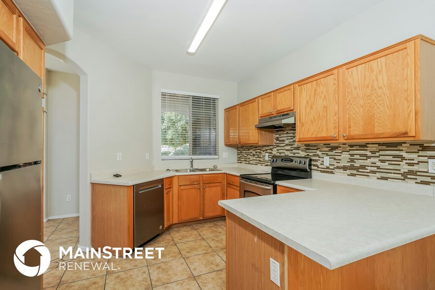 Building Photo - 11430 W Yuma St
