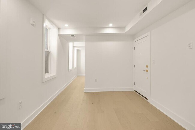 Building Photo - 2116 Kalorama Rd NW