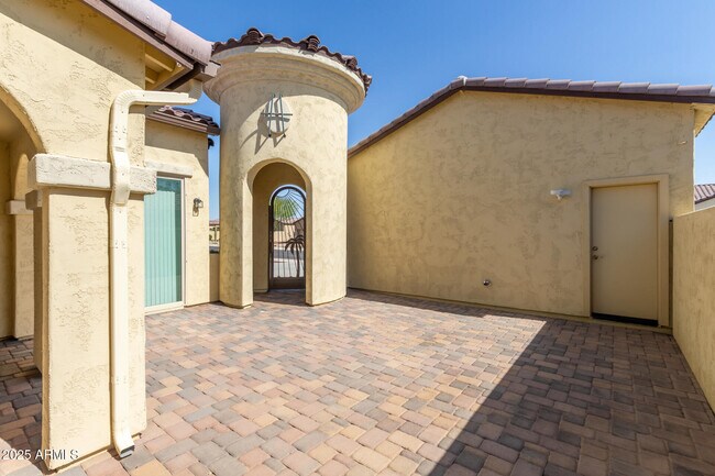 Building Photo - 17996 W Redwood Ln