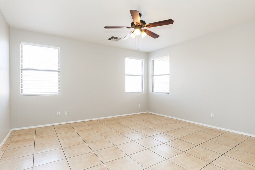 Building Photo - 7805 S 68th Dr