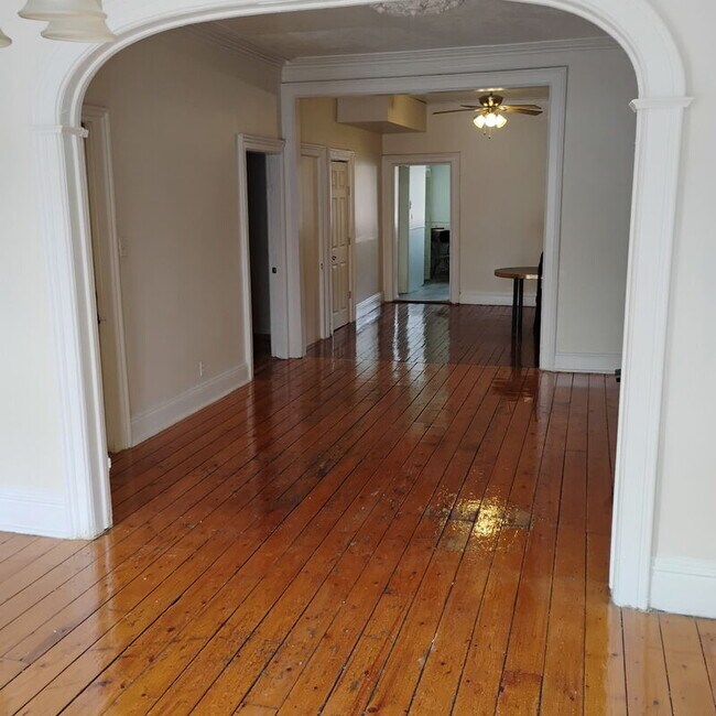 Building Photo - 305 3rd St