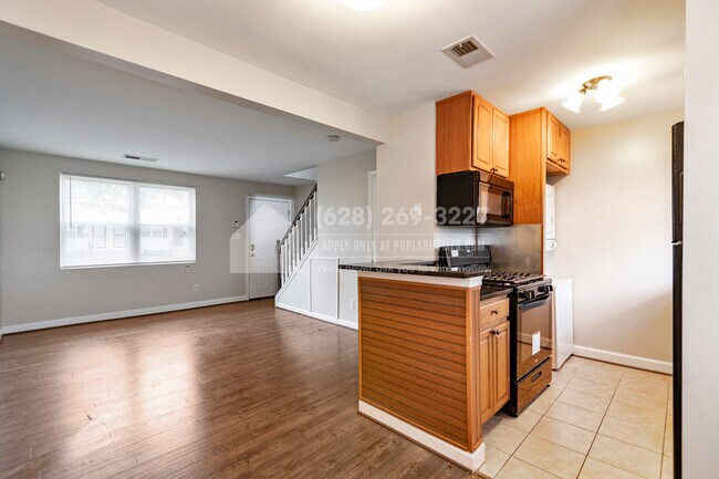 Building Photo - 2614 Kent Village Dr