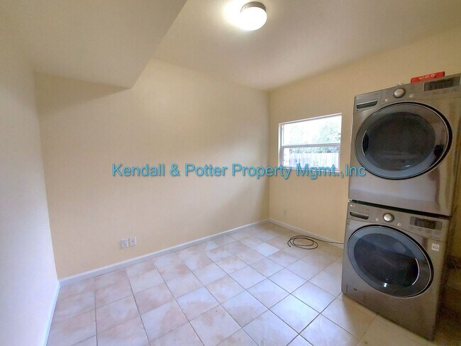 Building Photo - Spacious Ground-Floor 3BD/2BA Condo in Prime Scotts Valley Location
