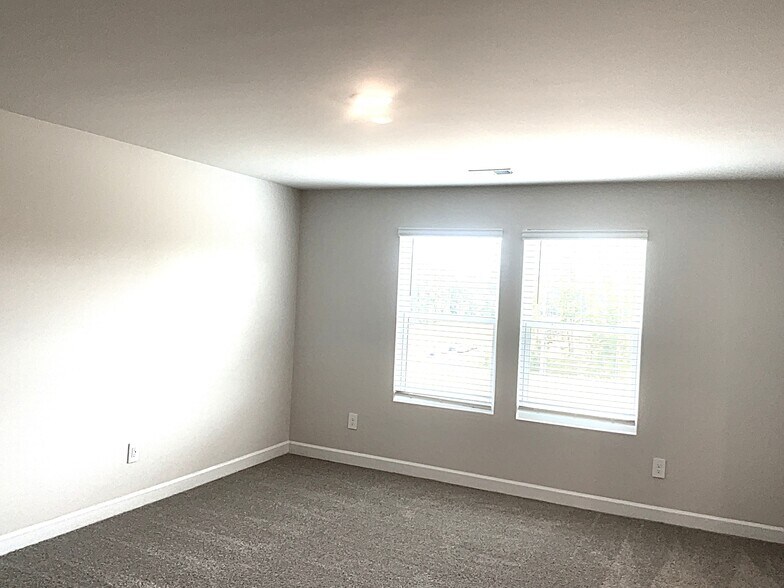 Building Photo - 1088 Appalachian Dr