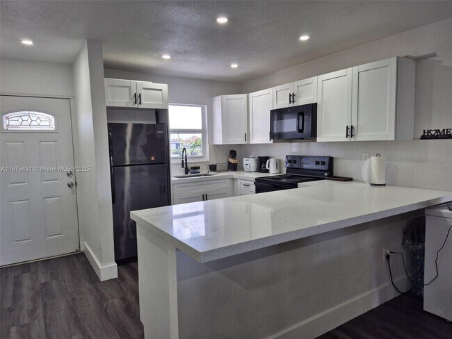 Primary Photo - 6850 W 16th Dr