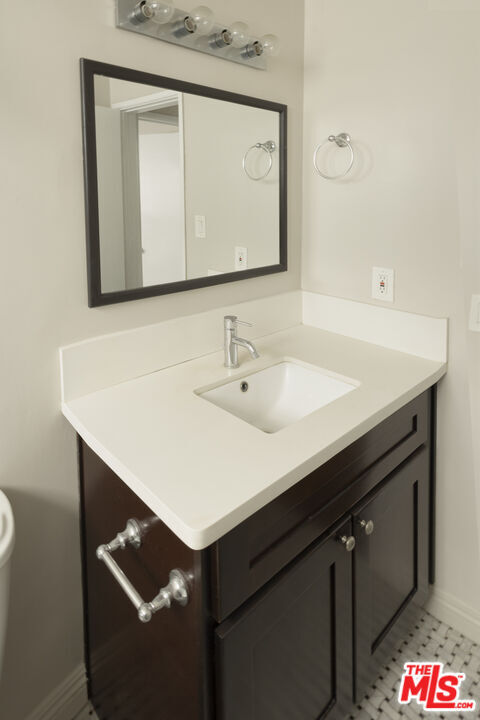 Building Photo - 925 N Curson Ave