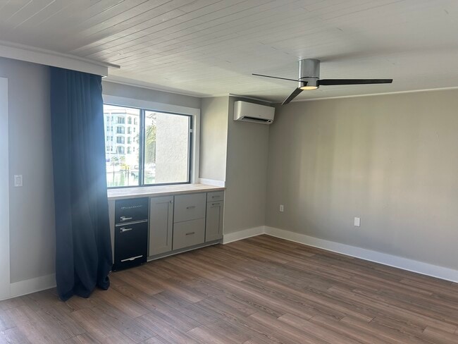 Building Photo - 240 Windward Passage