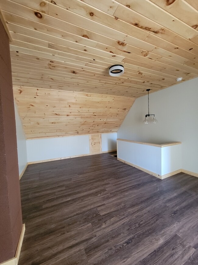 Building Photo - 603 E Spruce St