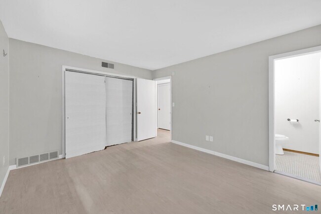 Building Photo - 3 Murphys Ln