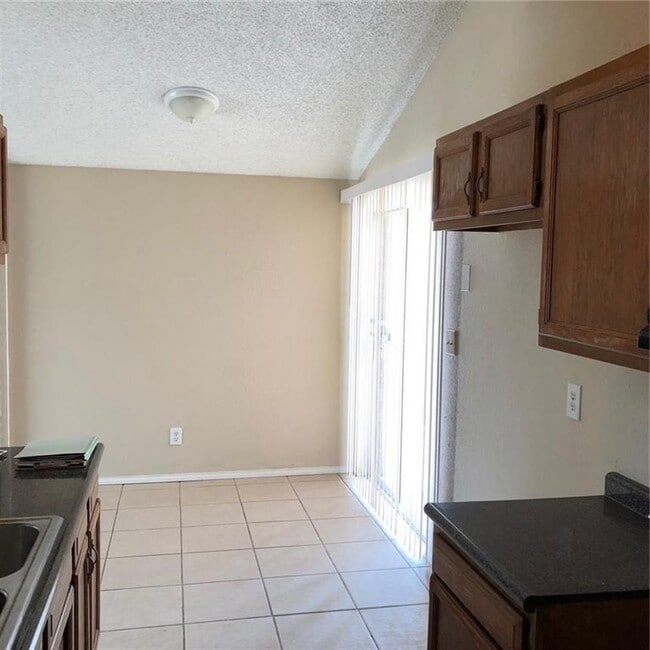 Building Photo - 8420 Waterfall Dr