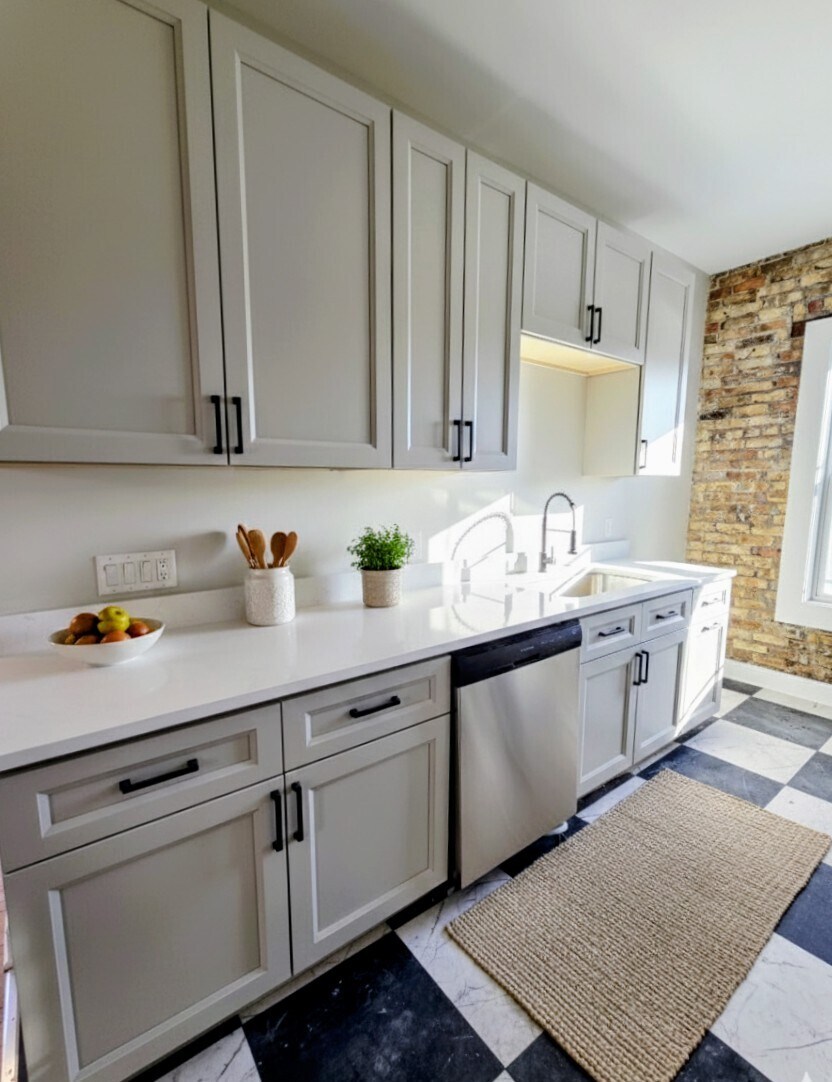 Building Photo - 2402 E Webster Pl