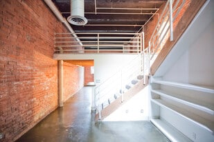 Building Photo - 6533 E Jefferson Ave