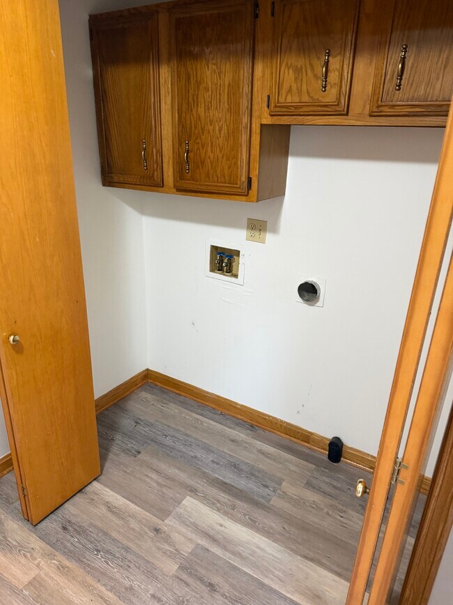 Building Photo - 3062 Laird Ave