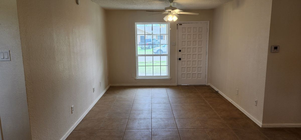 Building Photo - 1729 Sherrye Dr