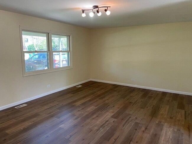 Building Photo - 401 Castlewood Ln