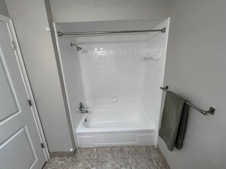 Guest Bathrrom - 8559 Pomelo Tree Ln