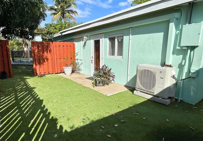 Building Photo - 2442 Garfield St