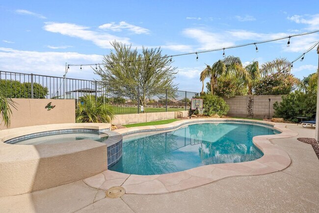 Building Photo - 488 E Diamond Trail