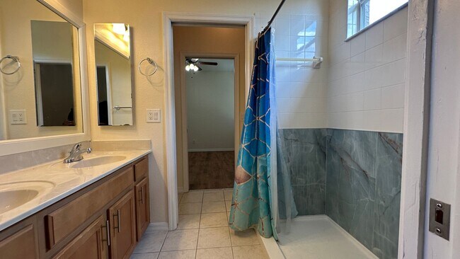 Building Photo - 1653 Cherry Ridge Dr