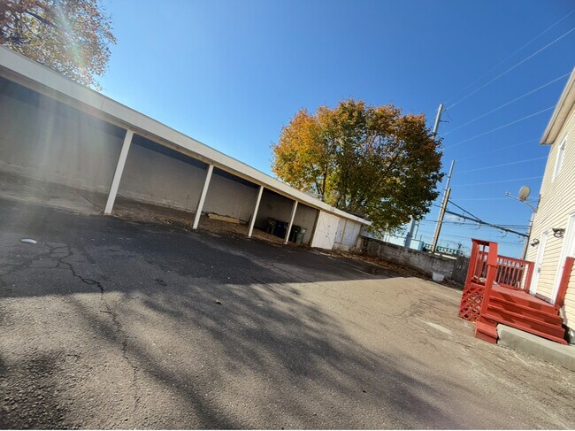 Building Photo - 26 Clarence St