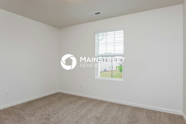 Building Photo - 4 Bedroom Pet-Friendly Home in Zebulon, NC with Main Street Renewal