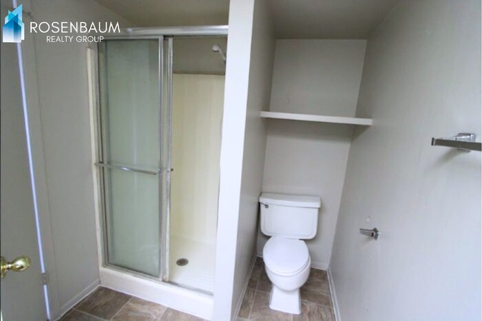 Building Photo - 840 E Junction St