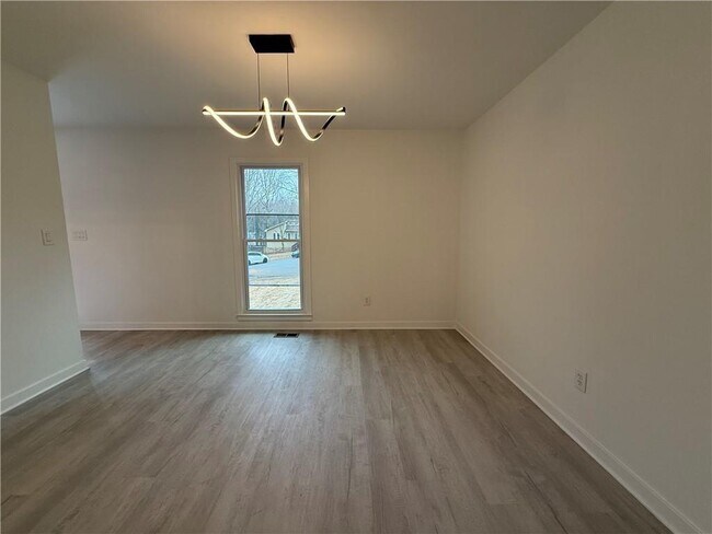 Building Photo - 3663 Heatherwood Dr NE
