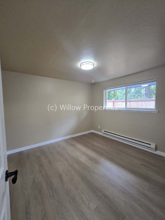 Building Photo - One Bedroom Newly Remodeled