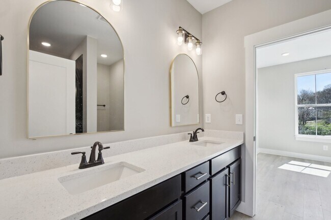 Building Photo - 341 Archwood Dr
