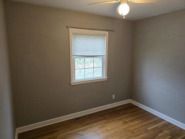 Building Photo - 1403 NE 75th St