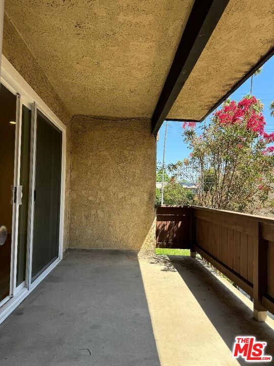 Building Photo - 13112 Moorpark St