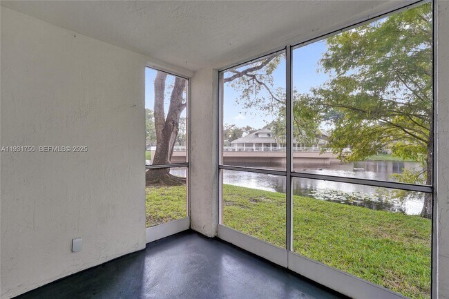 Building Photo - 9833 Westview Dr