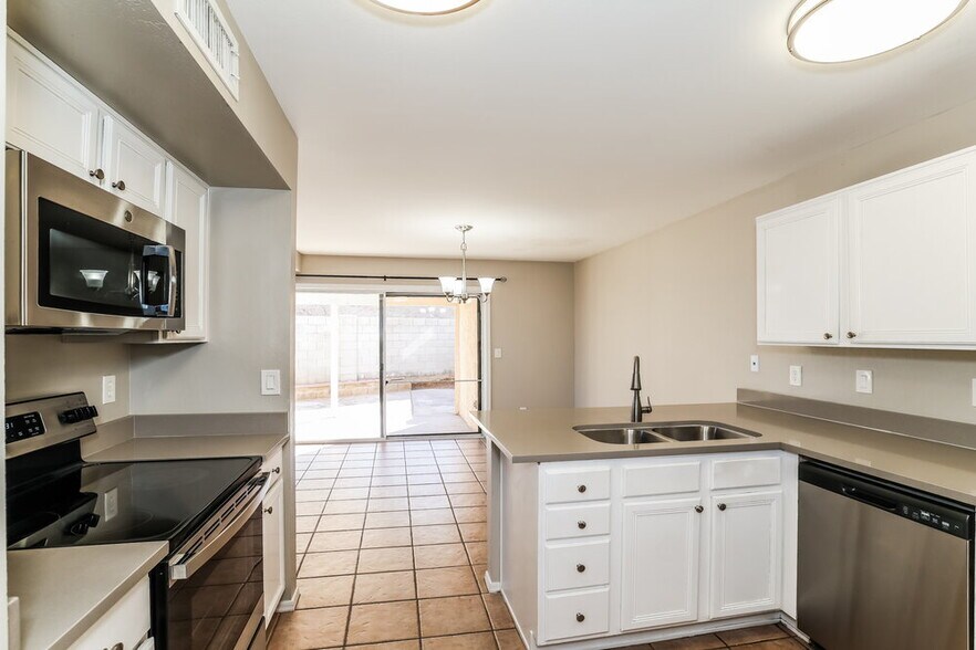 Building Photo - 2345 E Gelding Dr