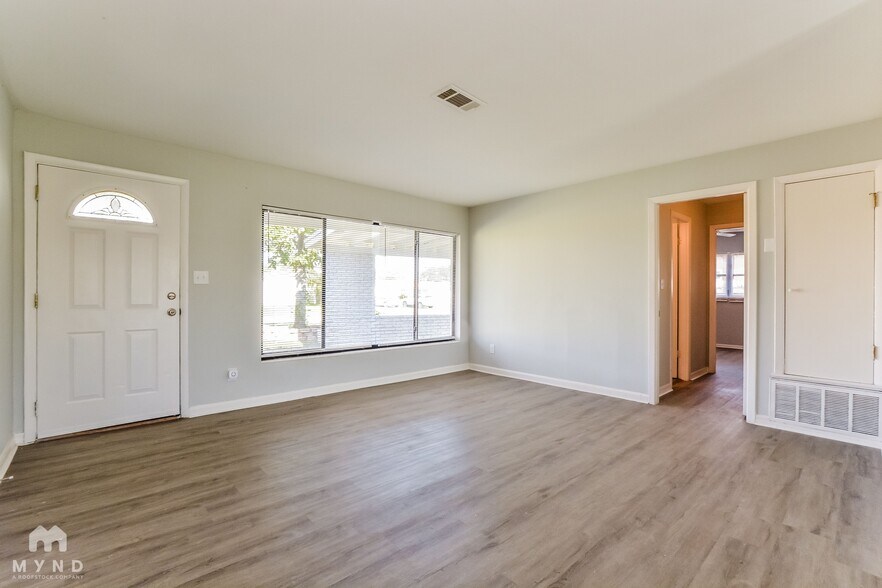 Building Photo - 1102 Orwell Ave