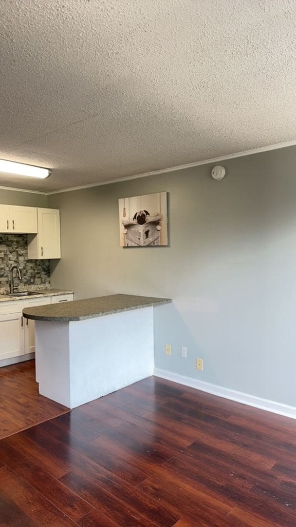 Building Photo - University Towers #414 - Walking distance to UT campus have your own place for $1190/month