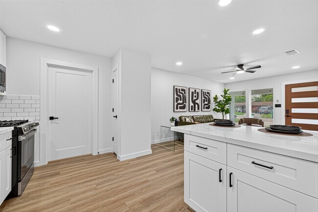 Building Photo - 7131 Mobud Dr