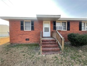 Building Photo - 1725 Cumberland Dr