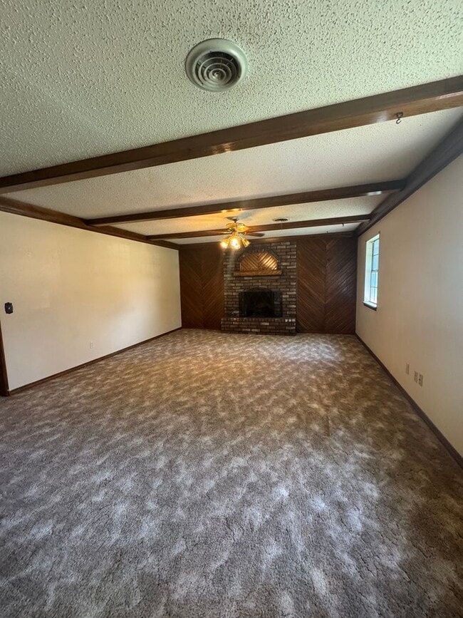 Building Photo - 3bedroom 2bedrooms 2 car garage 1/2 off 1s...