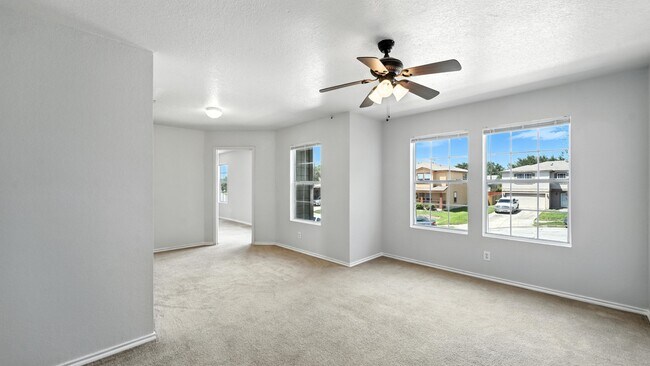 Building Photo - 209 Hinge Loop