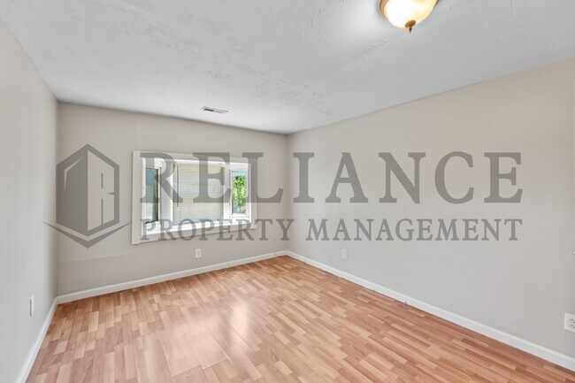 Building Photo - 2237 N Erie St