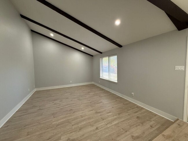 Building Photo - 1255 Valencia Ln