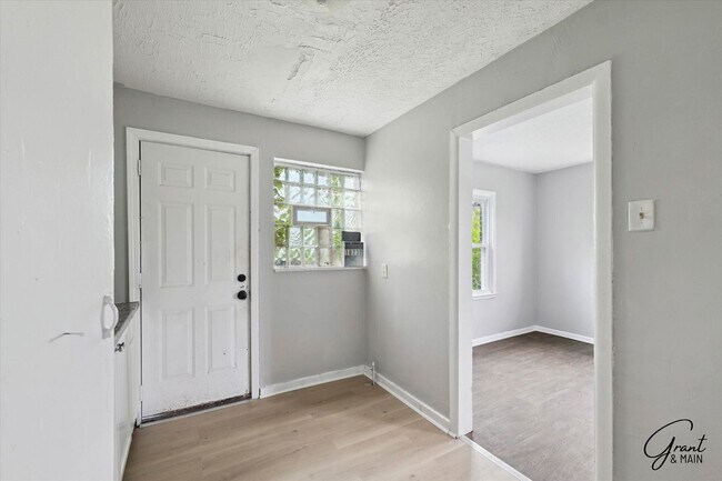Building Photo - 18330/18332 Kelly Rd - Wise Man Investing LLC