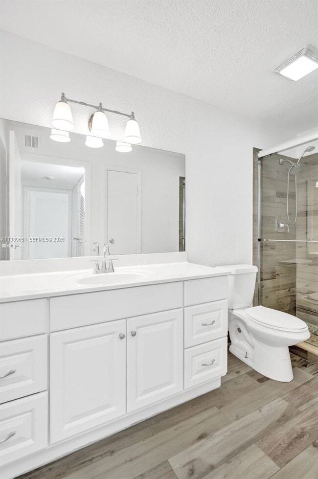 Building Photo - 949 Riverside Dr