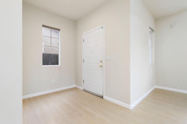 Building Photo - AVAILABLE NOW: HOME IN THE WESTERN EDGE OF...