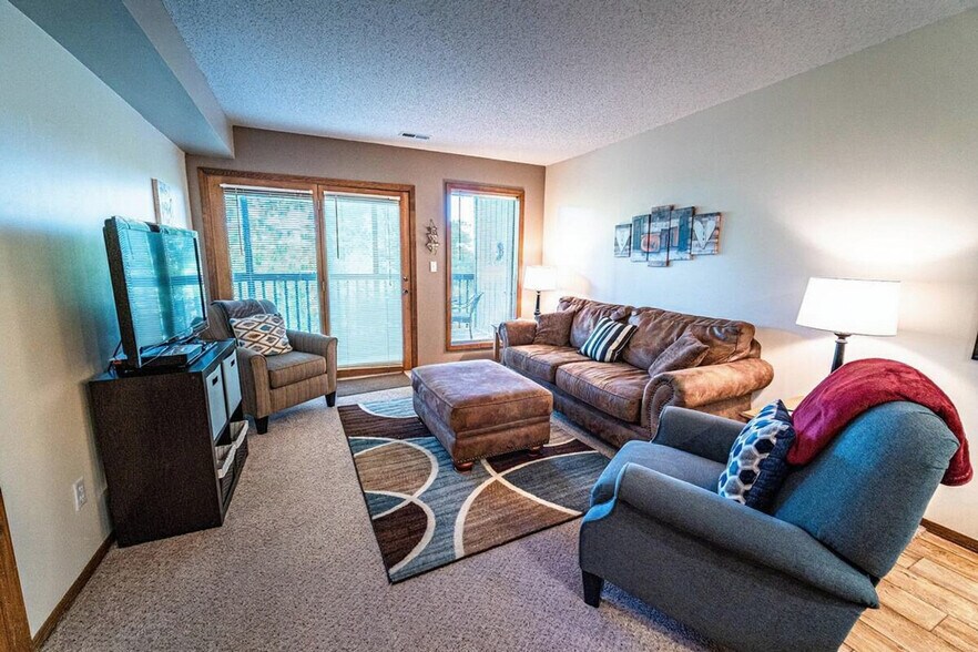 Building Photo - 5 Chandler Ln