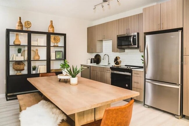 Building Photo - 503 Chatham Ave