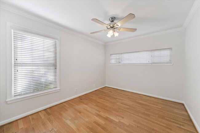 Building Photo - 1063 W 43rd St