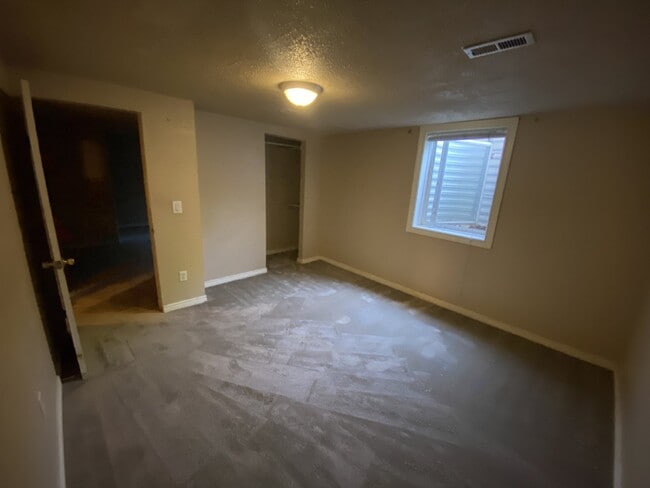 Building Photo - Cozy apartment in Potter Highlands!