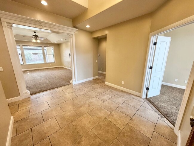 Building Photo - Beautiful 4 bed 2.5 bath Home!