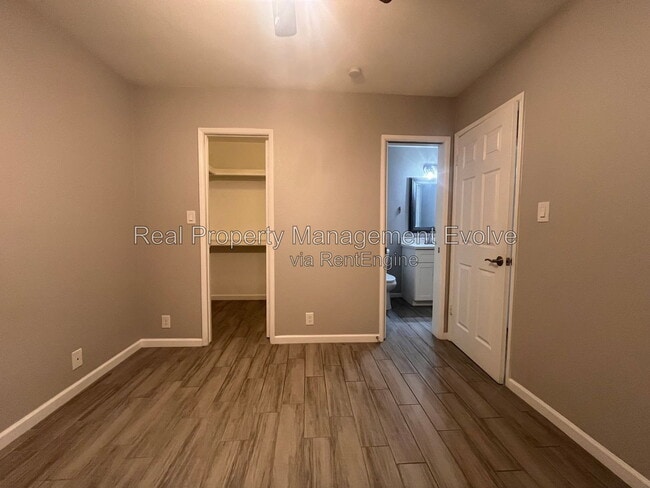 Building Photo - 408 W Blackhawk Dr